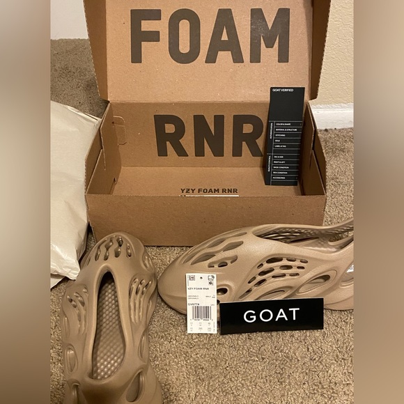 YEEZY foam runner mist i payed 319 and im selling for 200 lowest used 1 time